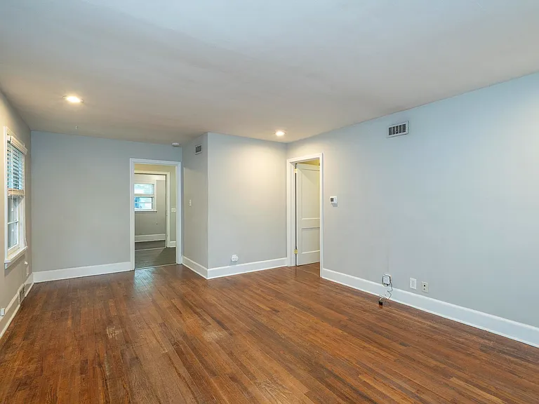 919 N Buchanan Blvd — Photo 5