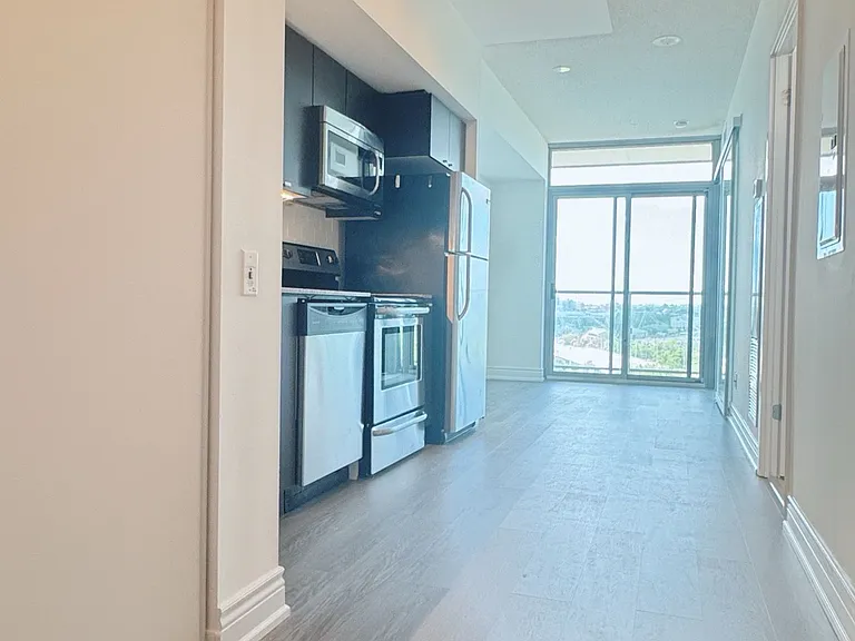 105 The Queensway #1008 — Photo 14