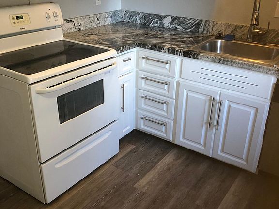 2nd image of 996 Helen Ave #4