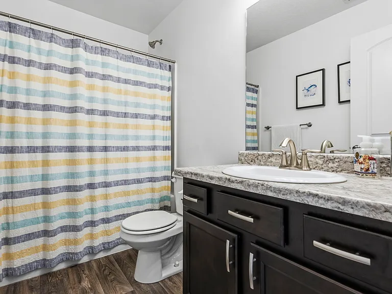 Full bathroom second floor