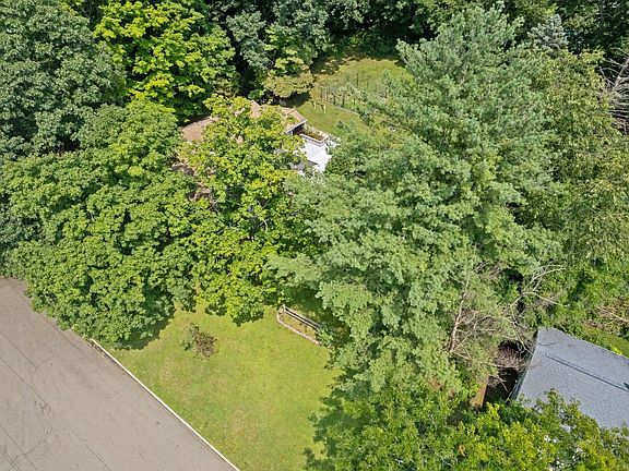 2nd image of 626 Barnes Ave
