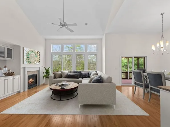 35 Pelham Walk, Plymouth, MA 02360