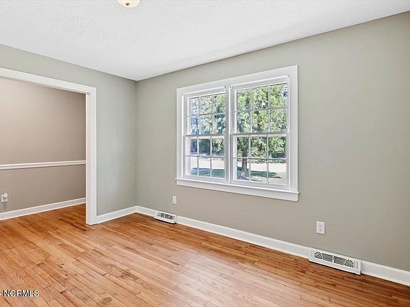 5th image of 104 Laurie Drive