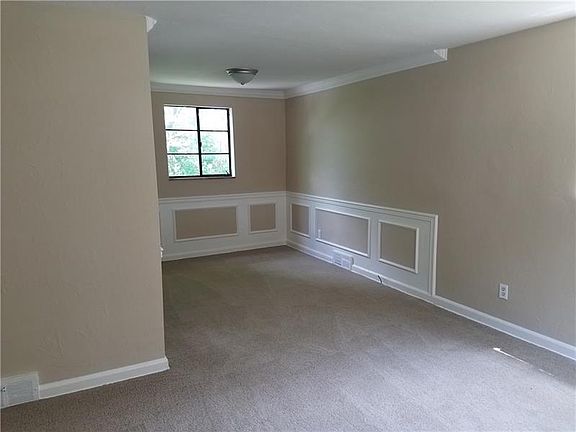 3rd image of 441/443 Jacobson Dr