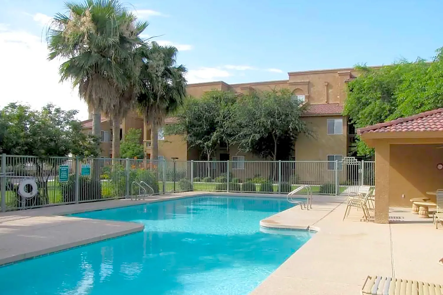 2 bed, 800 sqft, $1,095 — Photo 1