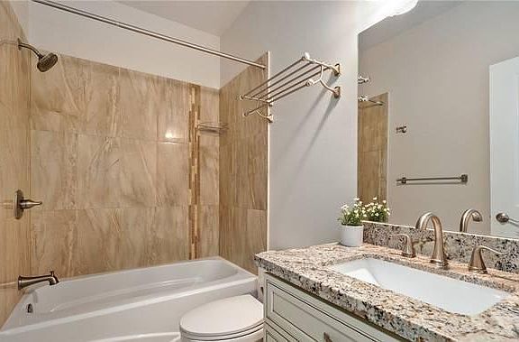 4th image of 12722 35th Ave NE #C