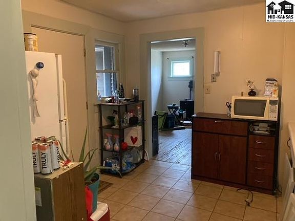 4th image of 321 W Sherman Ave