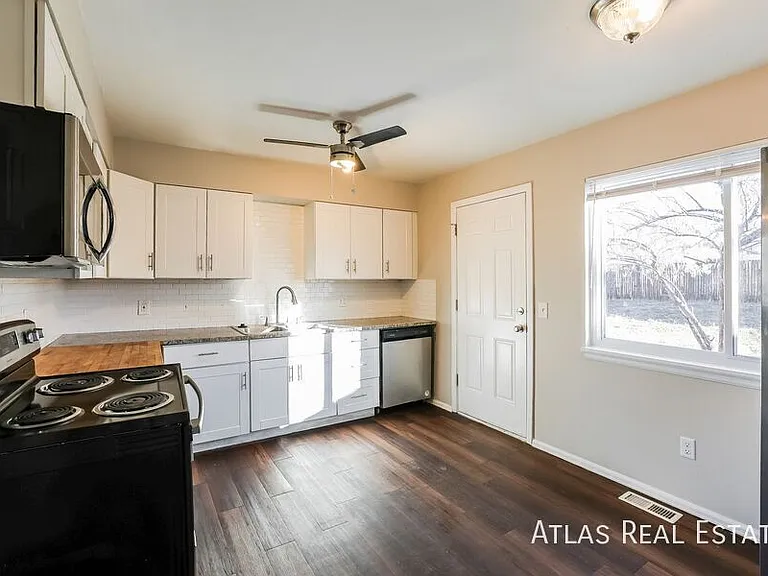 730 S Oakland St — Photo 6
