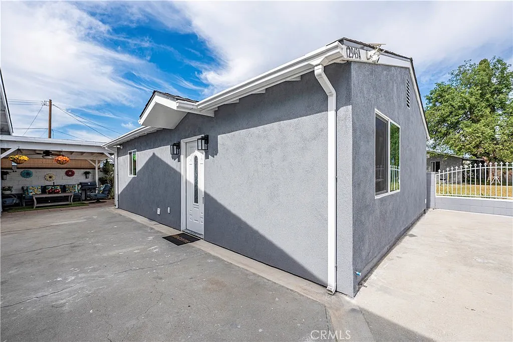 2 bed, 700 sqft, $2,800 — Photo 2