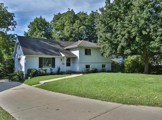 7933 W 65th St, Overland Park, KS 66202