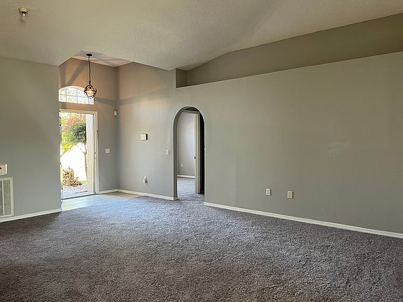 3rd image of 1019 N Platte Way