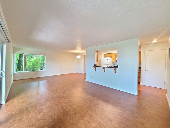 4th image of 112 W Cliff Dr APT 105