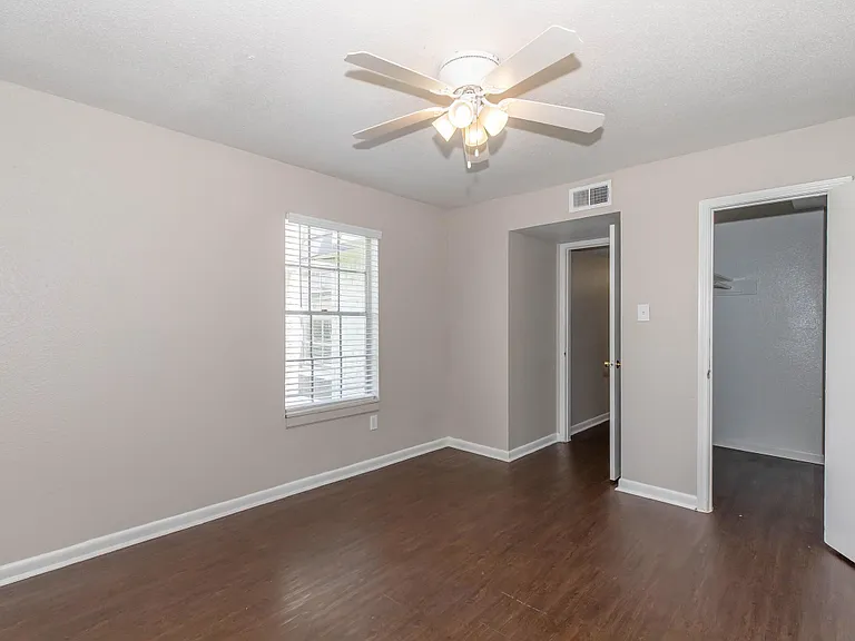 Tidwell Park Apartments — Photo 27