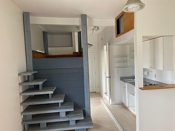 3rd image of 1758 Lincoln Blvd APT 5