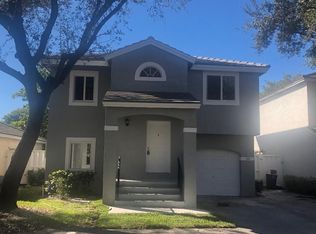 9910 NW 2nd Ct, Plantation, FL 33324