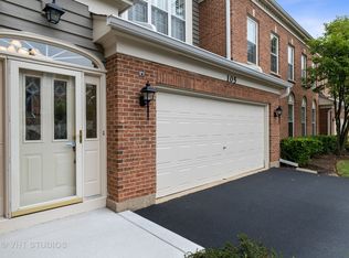 105 Yale Ct, Glenview, IL 60026