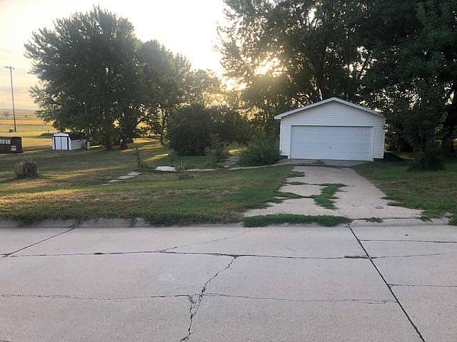2nd image of 505 Cedar St