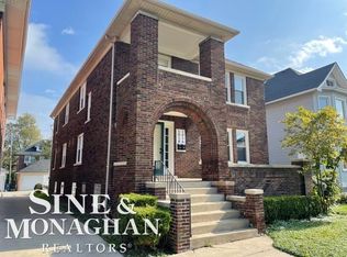 1016 Lakepointe St, Grosse Pointe Park, MI 48230