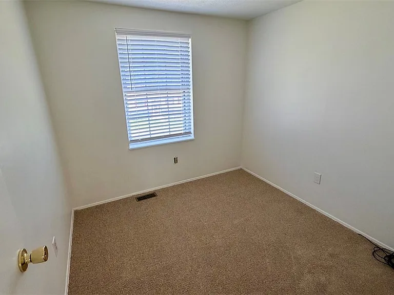 3812 Louisa St — Photo 22