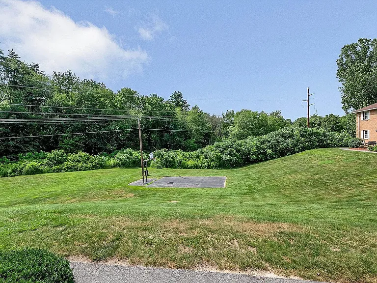 614 Elmwood Dr — Photo 8