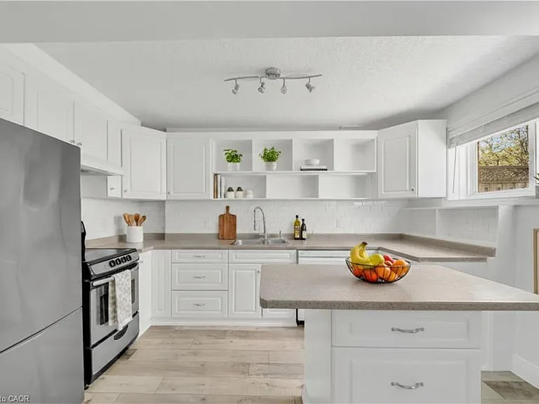 347 Keewatin Ave #LOWER — Photo 3