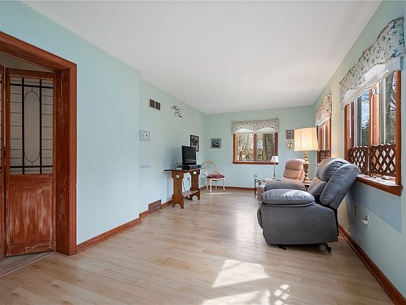 4th image of 246 Byron Rd