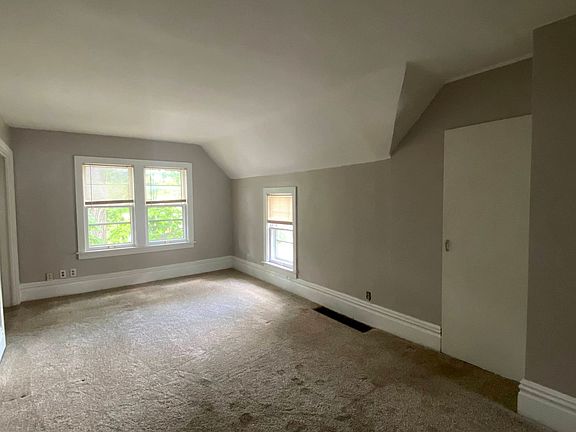2nd image of 942 Madison Ave SE APT 3