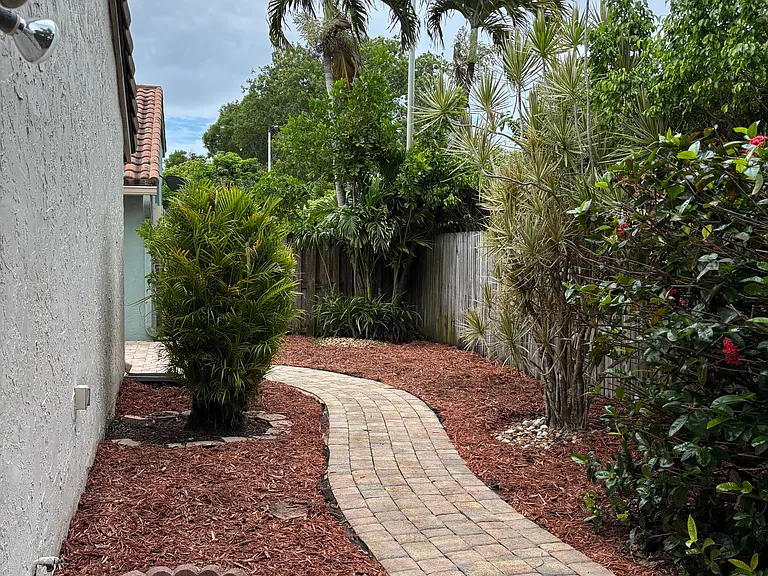 5851 Bristol Ln — Photo 13