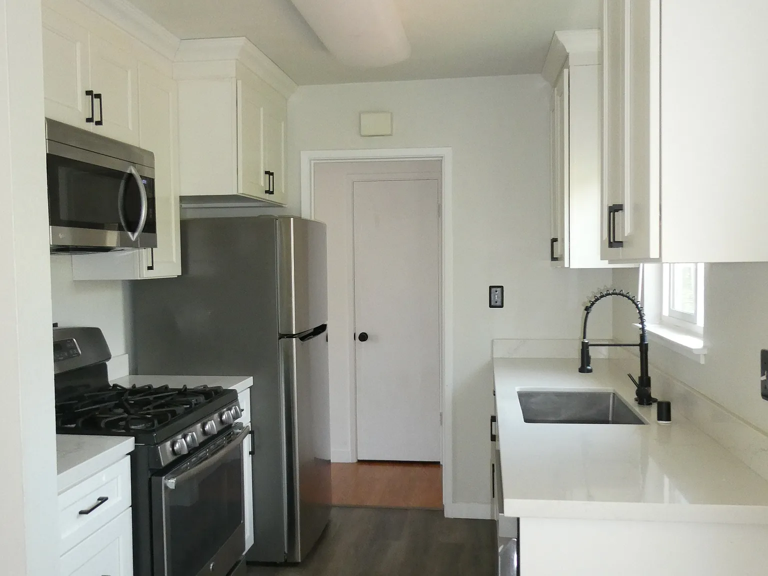 2 bed, 1000 sqft, $2,600 — Photo 1