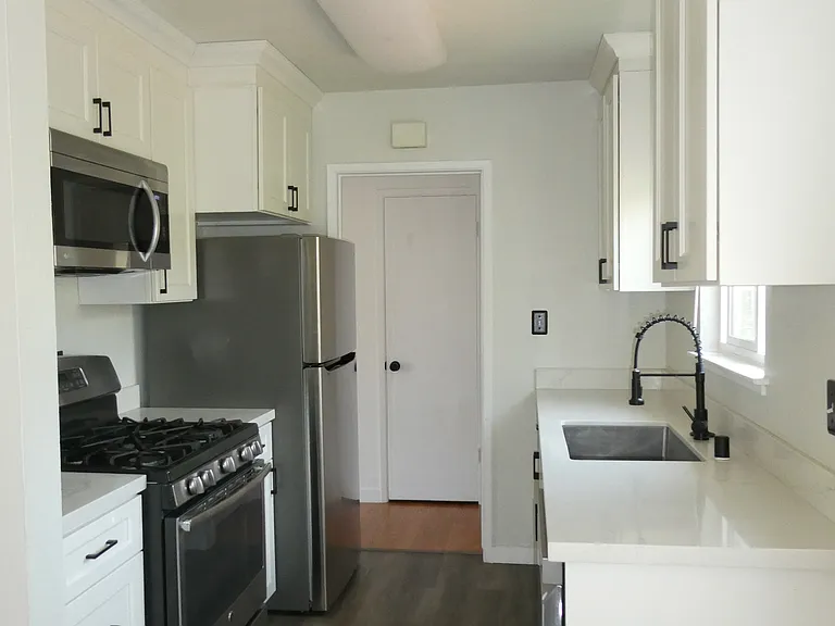 145 Sierra Dr — Photo 1
