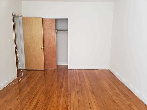 3rd image of 850 40th St #3E