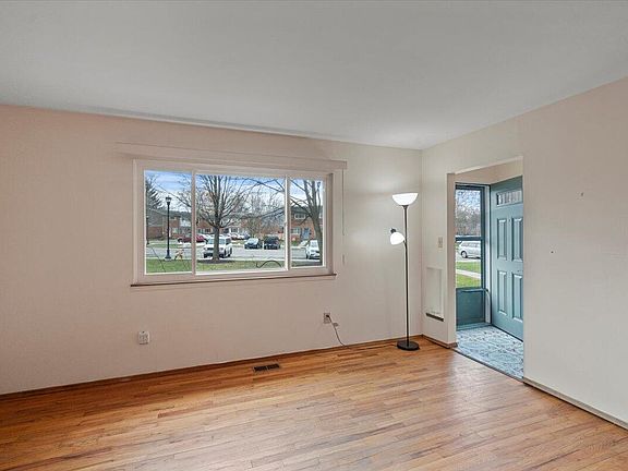 4th image of 3107 Wolverine Dr