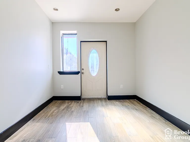 508 Seneca Ave #1C — Photo 6