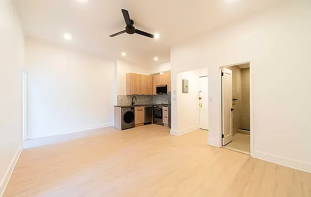 Rented by R New York | media 2