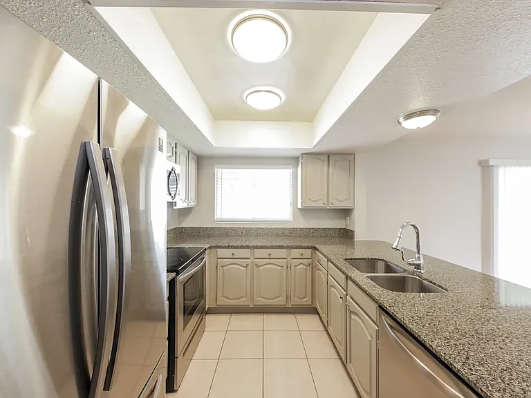 6622 W Mary Jane Ln — Photo 2