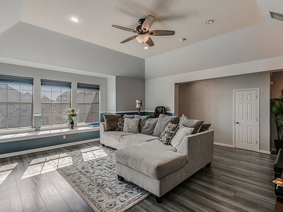 3rd image of 5863 Wellington Ln