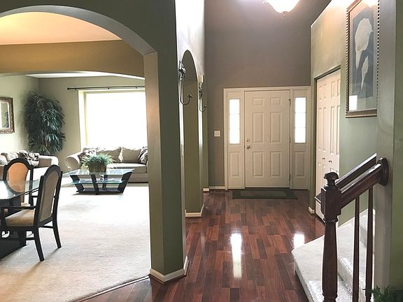 3rd image of 7717 Boxwood Ln
