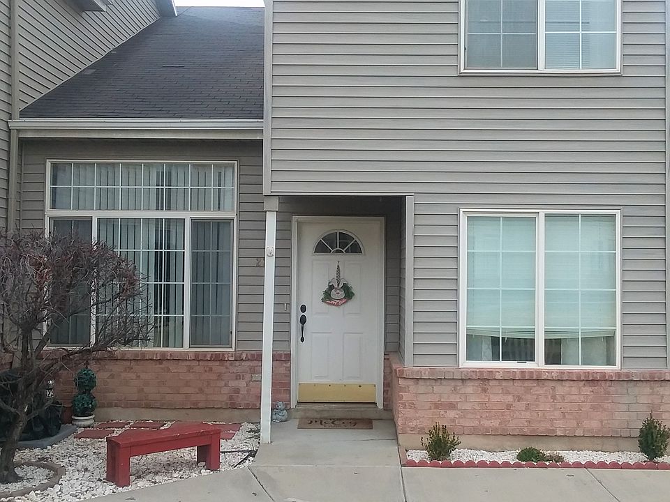 1st image of 221 S Majestic Meadows Dr