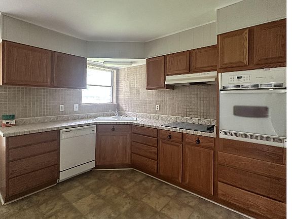 4th image of 414 E Langley Blvd