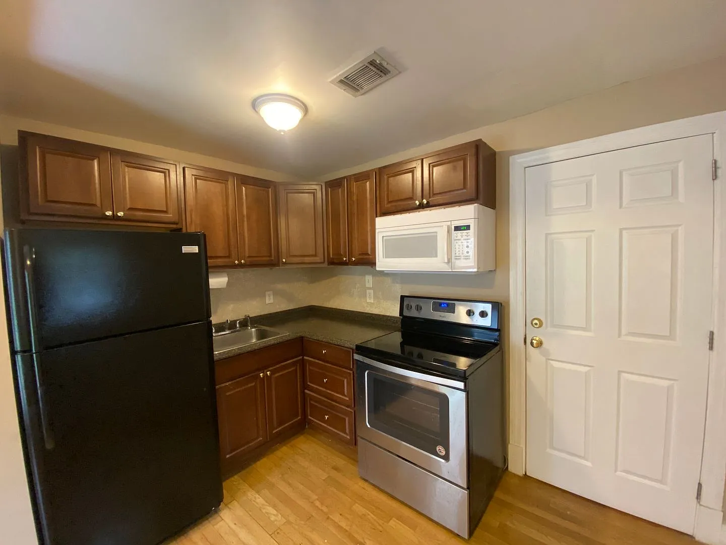 Post St 2908 — Photo 4