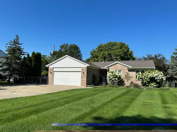 51895 Fairchild Rd, Chesterfield, MI 48051