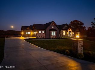 135 Crown Jewel Ln, La Follette, TN 37766