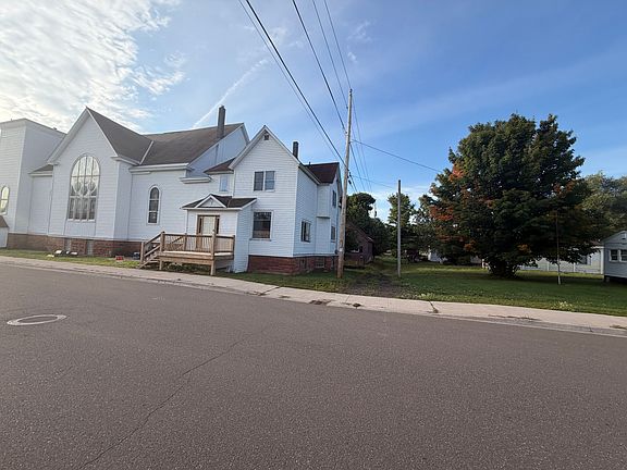 3rd image of 804 Elm St