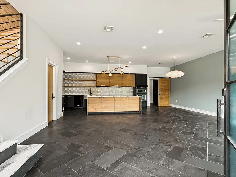 310 Clay St #12 — Photo 4