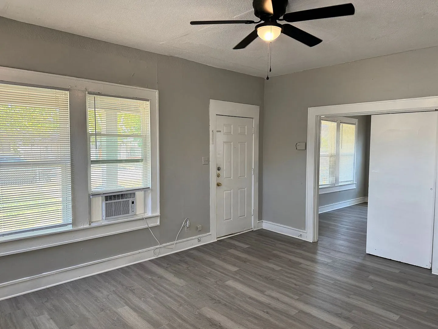 2 Bed 1 Bath Corner-Lot Home w/ Huge Front Porch In Floral Heights! — Photo 3