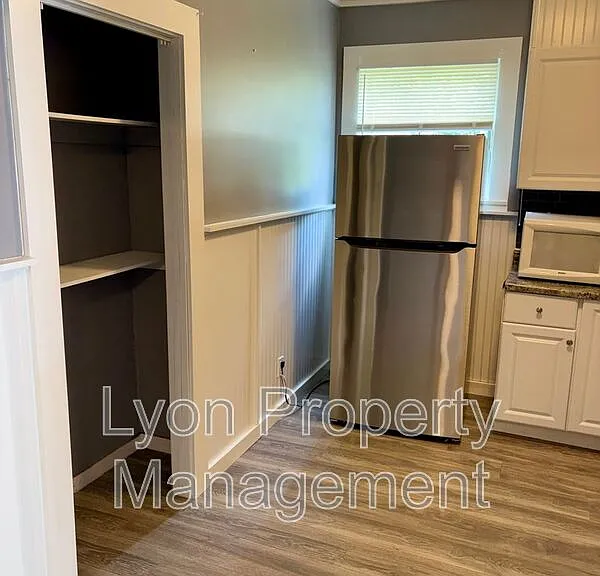 106 Winsor St #1 — Photo 3