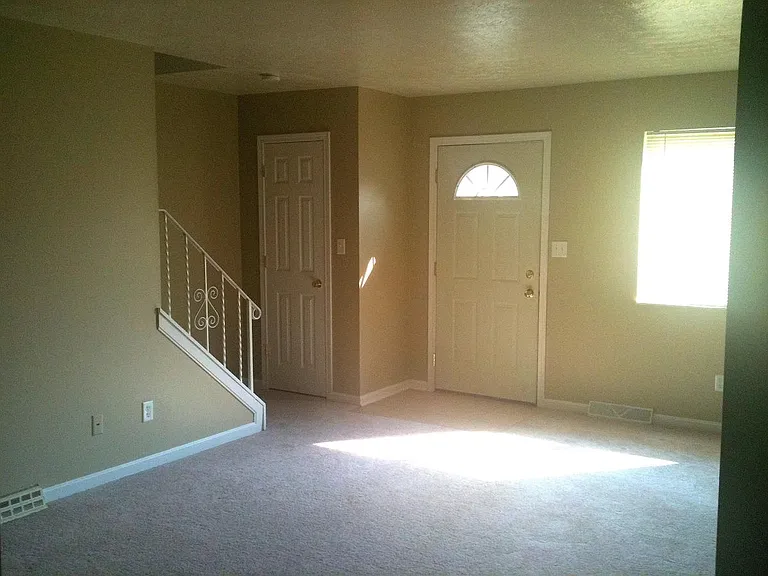 820 Clyde Ave — Photo 3