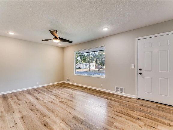 3rd image of 4622 S Vine Ave
