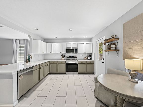 4th image of 4010 Privet Pl
