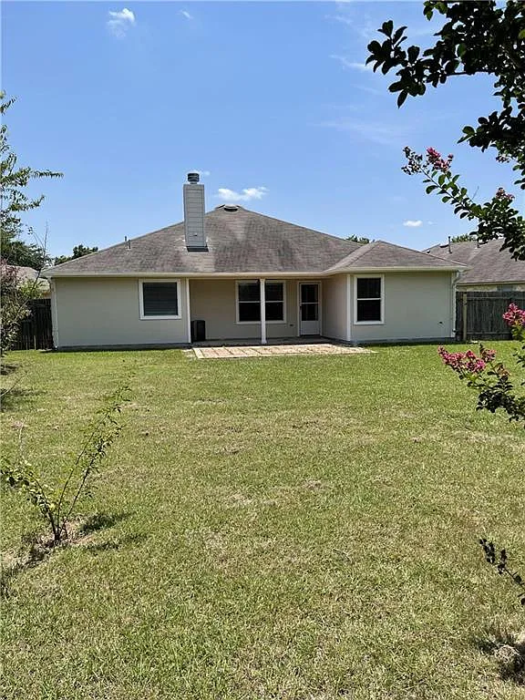 3 bed, 2.0 bath, 1864 sqft, $2,100 — Photo 2